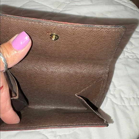 LV. AuthentiTextured Brown Leather Wallet - Picture 5 of 16